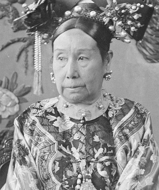 慈禧正常生活一天的消费<strong></p>
<p>币天</strong>，如果放到现在，折合人民币多少