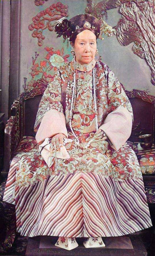 慈禧正常生活一天的消费<strong></p>
<p>币天</strong>，如果放到现在，折合人民币多少