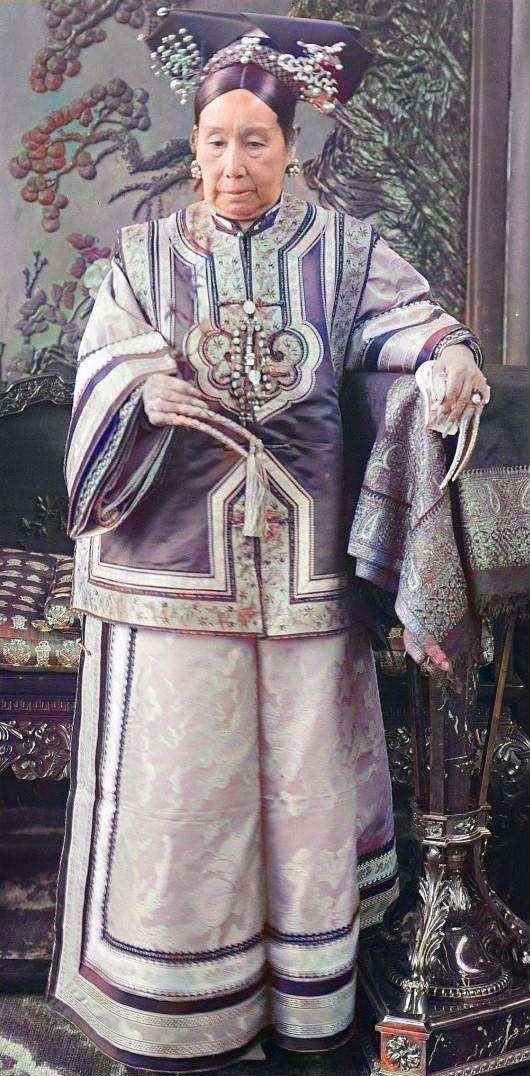 慈禧正常生活一天的消费<strong></p>
<p>币天</strong>，如果放到现在，折合人民币多少