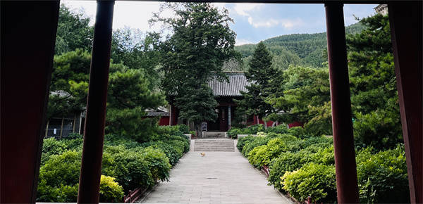 十方奉圣禅寺：赏古建风韵<strong></p>
<p>奉币</strong>，沐奉圣梵音