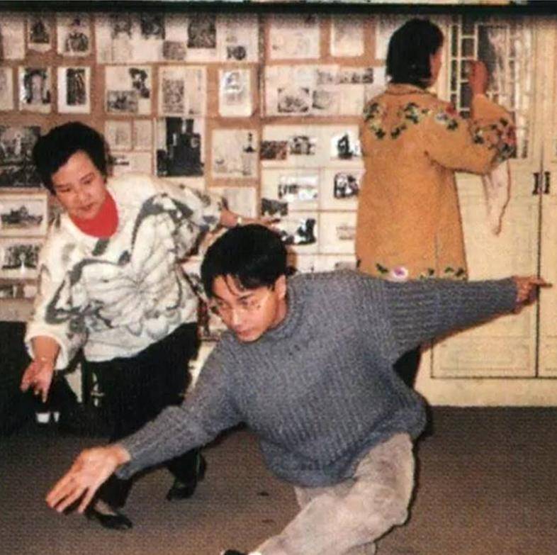 港币<strong></p>
<p>港币</strong>，港股，港籍，港星，香港还香不香？