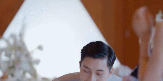 一群糊咖<strong></p>
<p>去装币</strong>，装什么装！