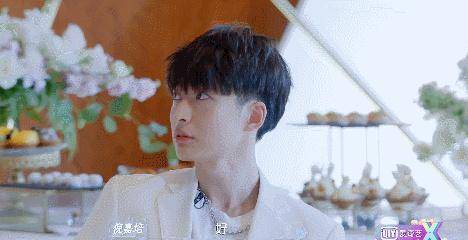 一群糊咖<strong></p>
<p>去装币</strong>，装什么装！