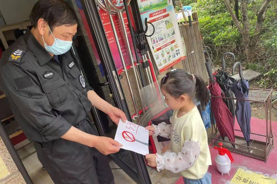 【绿幼趣事】无烟世界<strong></p>
<p>绿行币</strong>，健康“童”行