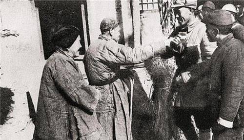老农拿一张1100万法币的欠条<strong></p>
<p>法币充值</strong>，专家核实为真，最后是怎么处理的？
