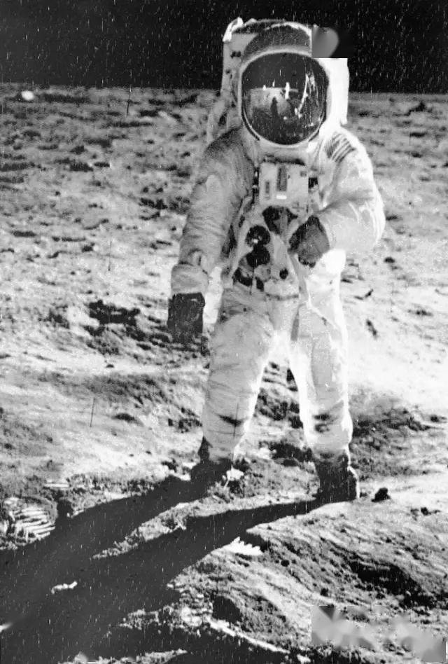 【新品到货】“独行月球”宇航员纪念币<strong></p>
<p>太空币</strong>，异形高浮雕！超级好看！