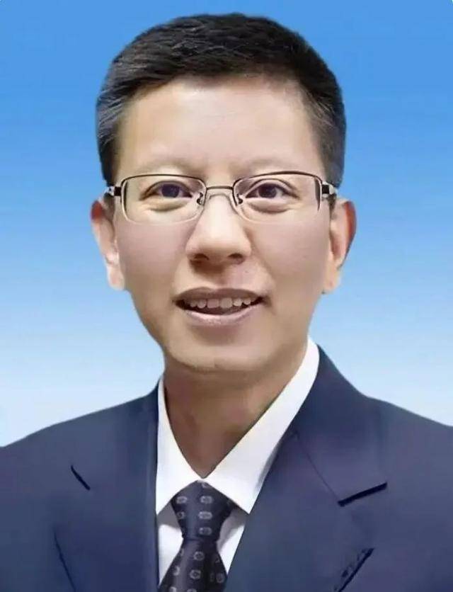 卸任市委书记3天后<strong></p>
<p>五货币对冲</strong>，55岁的他任省政府党组成员！