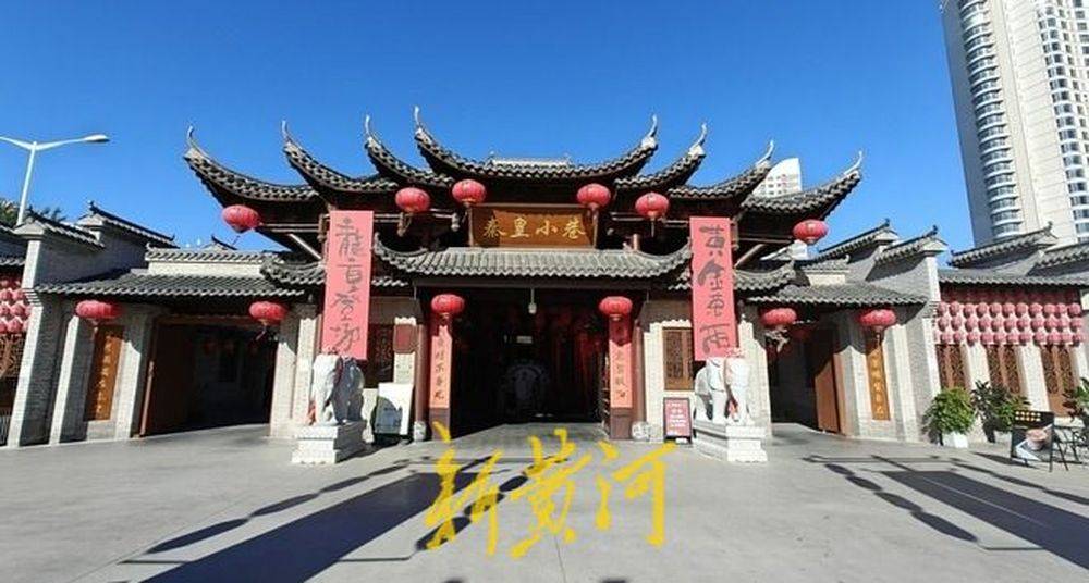 秦皇岛一网红夜市被指违规占用规划绿地却经营4年之久<strong></p>
<p>货币买卖app</strong>，当地回应：无审批手续 | 刚调查