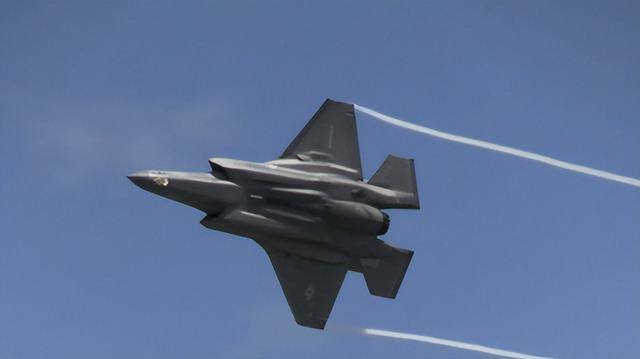 美军：飞行员慌乱中弃机弹射时<strong></p>
<p>货币买卖app</strong>，F-35战机并未失控