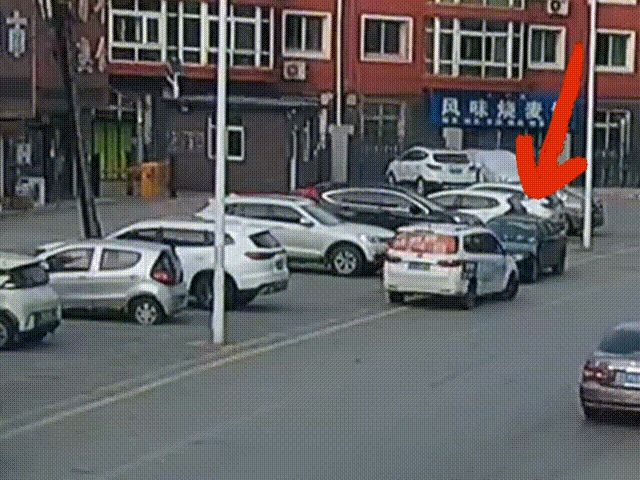 男子一时想不开<strong></p>
<p>全球交易货币</strong>，服下头孢配白酒！40分钟后……