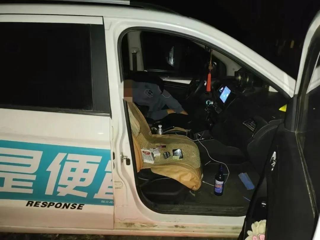 男子一时想不开<strong></p>
<p>全球交易货币</strong>，服下头孢配白酒！40分钟后……