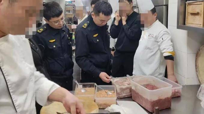 上海这些餐厅被曝光<strong></p>
<p>全国交易网</strong>，居然在食物里加亚硝酸盐，坑骗老人的“神药神器”被端