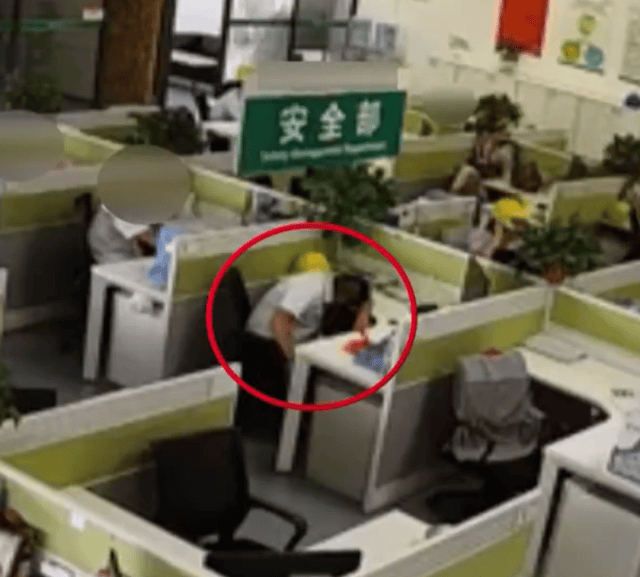 上班睡觉1小时被开除<strong></p>
<p>全国交易网</strong>？法院这样判……