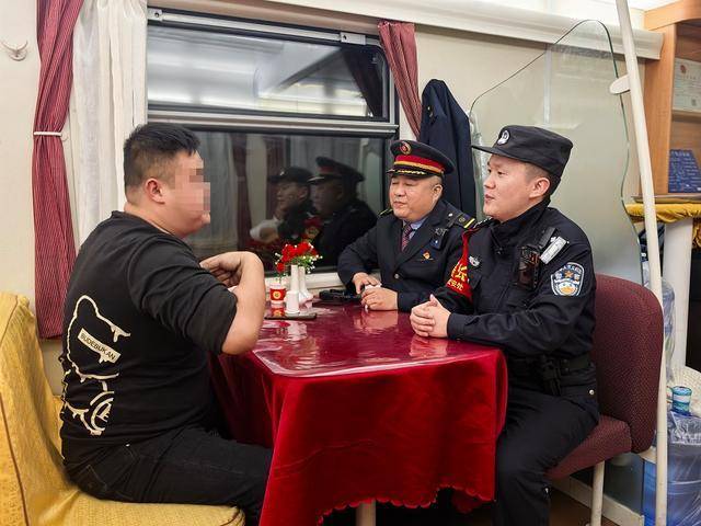 列车上一醉酒“纹身哥”突然对乘警说“我是逃犯”<strong></p>
<p>论坛软件</strong>，乘警一查：不，你不是！