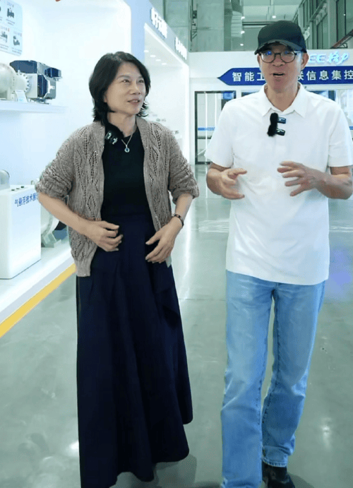 俞敏洪：我和董明珠不同<strong></p>
<p>报价货币</strong>，她是霸蛮式领导，说一不二