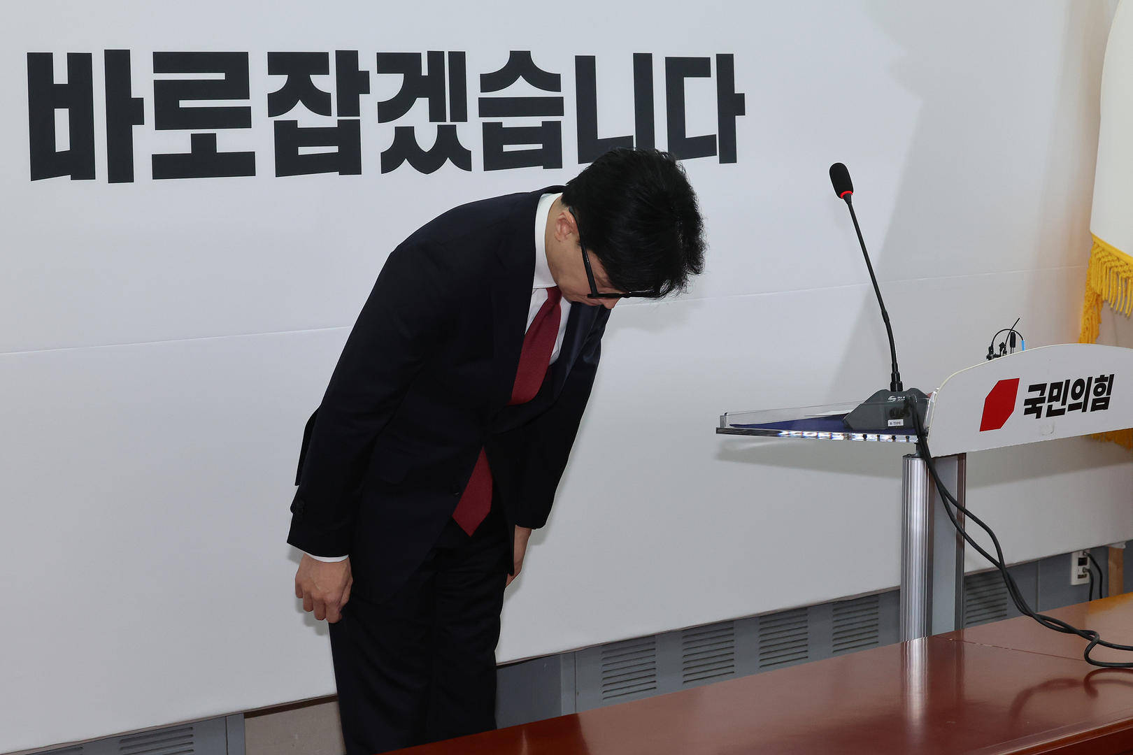突然主张弹劾总统的韩国执政党党首：曾获尹锡悦多次提拔<strong></p>
<p>小白软件</strong>，后因第一夫人惹怒“亲尹派”