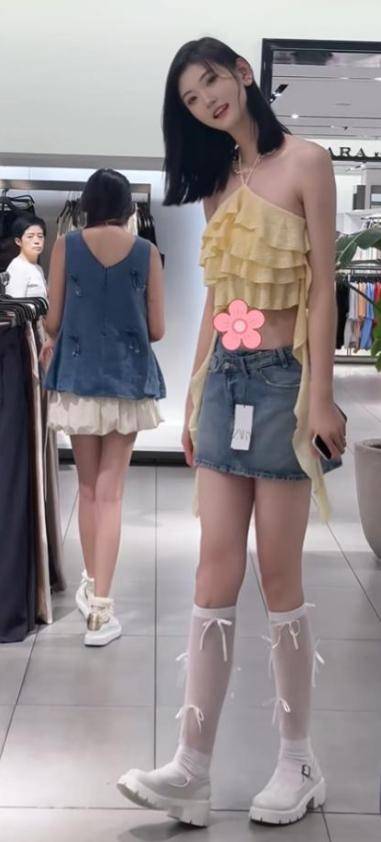 女孩身高2米26貌美如花<strong></p>
<p>货币投机家</strong>，妈妈天天发愁：白长这么漂亮，没人敢追
