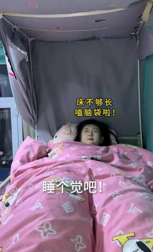 女孩身高2米26貌美如花<strong></p>
<p>货币投机家</strong>，妈妈天天发愁：白长这么漂亮，没人敢追
