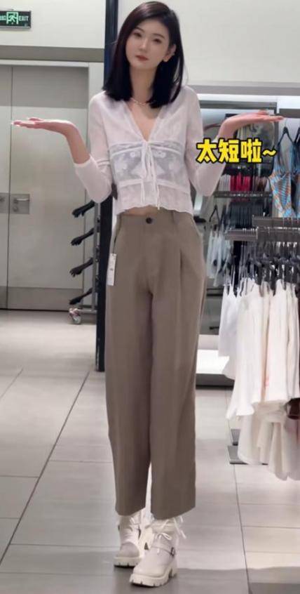 女孩身高2米26貌美如花<strong></p>
<p>货币投机家</strong>，妈妈天天发愁：白长这么漂亮，没人敢追