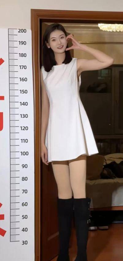 女孩身高2米26貌美如花<strong></p>
<p>货币投机家</strong>，妈妈天天发愁：白长这么漂亮，没人敢追