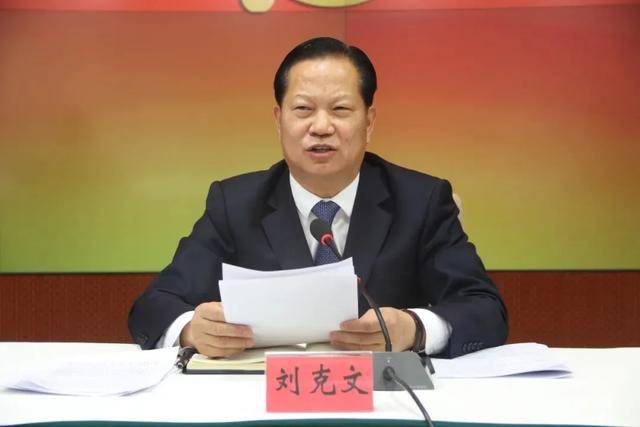 首次披露！县委原书记<strong></p>
<p>空投软件</strong>，大搞“刷白墙”