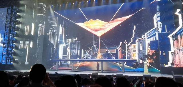 刘德华演唱会实录：表演滑跪失败<strong></p>
<p>币圈知识</strong>，甄子丹舒淇任达华台下蹦迪