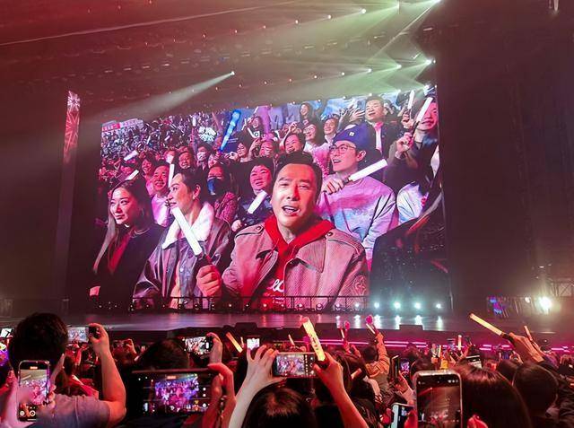 刘德华演唱会实录：表演滑跪失败<strong></p>
<p>币圈知识</strong>，甄子丹舒淇任达华台下蹦迪