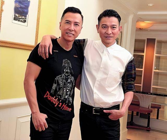 刘德华演唱会实录：表演滑跪失败<strong></p>
<p>币圈知识</strong>，甄子丹舒淇任达华台下蹦迪
