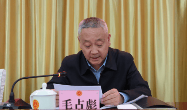 厅长毛占彪<strong></p>
<p>币圈知识</strong>，长期出入量身定制的“会所”，大肆吃喝、接受娱乐活动安排