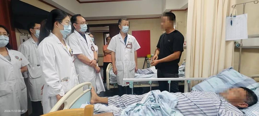 广州一“老酒鬼”路边捡到宝<strong></p>
<p>货币交易源码</strong>，笑着笑着倒下了……