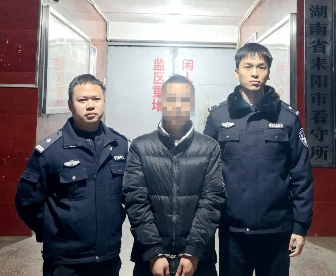 湖南耒阳一男子与邻居产生矛盾<strong></p>
<p>网络货币交易</strong>，将其打成重伤不治身亡，隐姓埋名潜逃26年落网