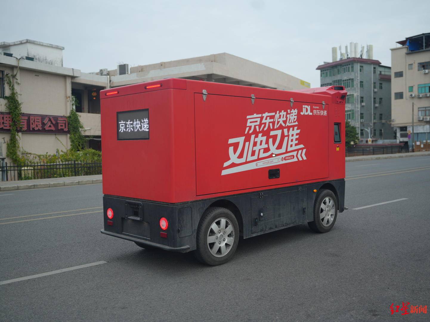成都无人配送车越来越多：快递员不怕“抢饭碗”<strong></p>
<p>ltc币价格</strong>，路权成普及关键