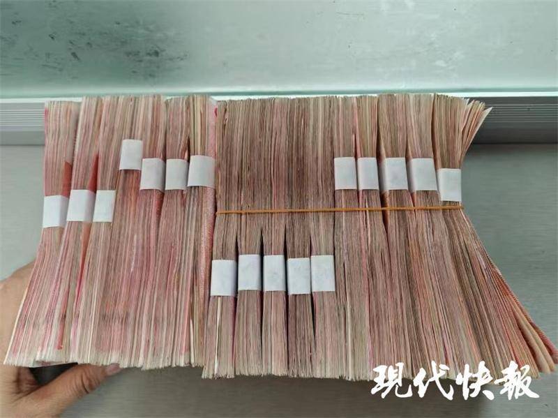 女子把17万元现金藏床底多年<strong></p>
<p>eth币论坛</strong>，发霉粘在了一起