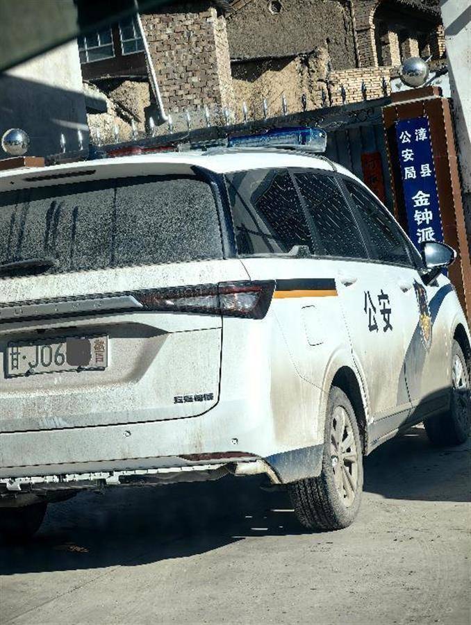 警车把农用车“别进”沟里<strong></p>
<p>双货币对冲</strong>，三个问题需要澄清