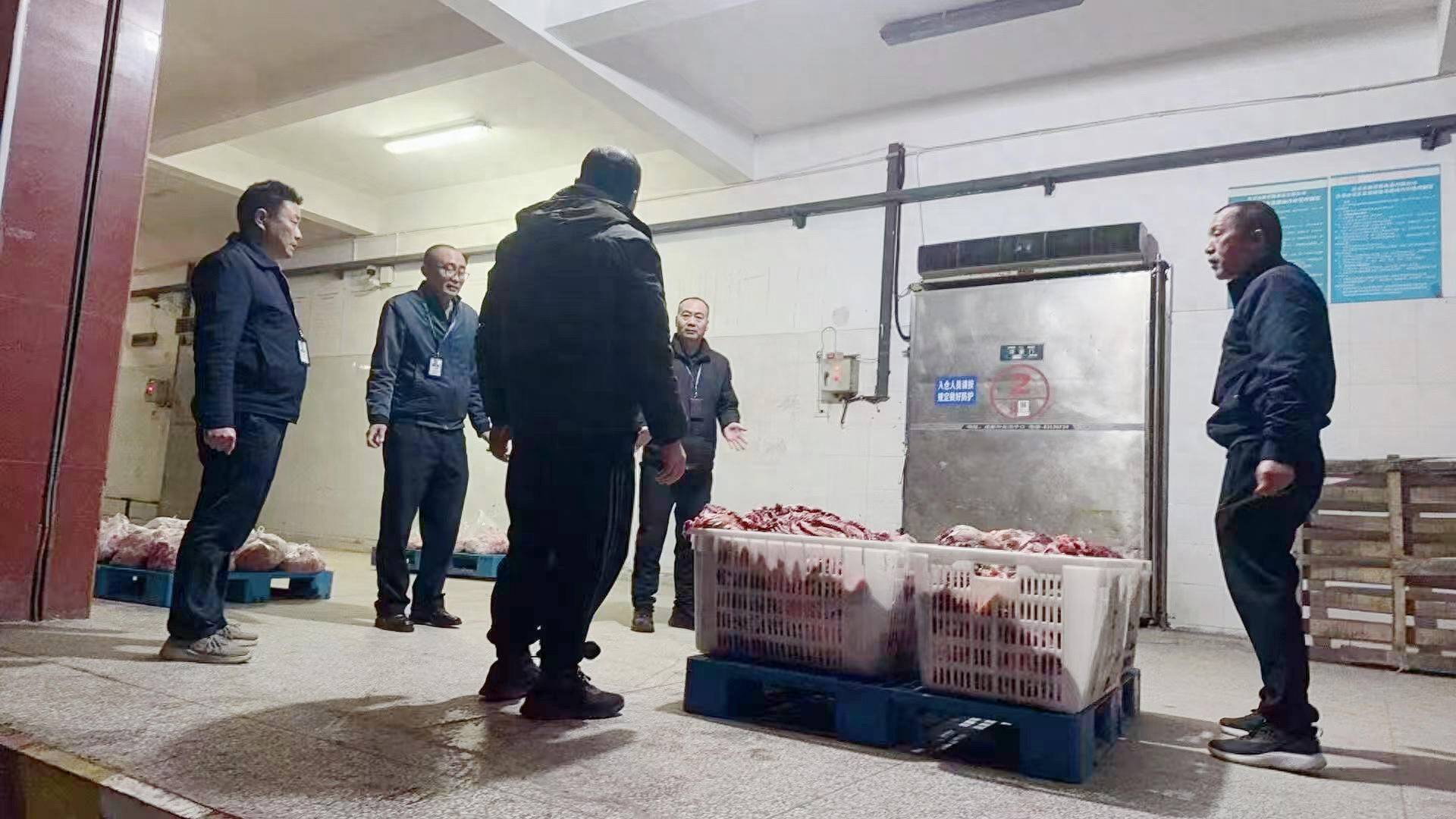 给活牛插管注水每头增重80斤！四川荣县警方破获一起售卖注水牛肉案<strong></p>
<p>区块</strong>，5人被抓