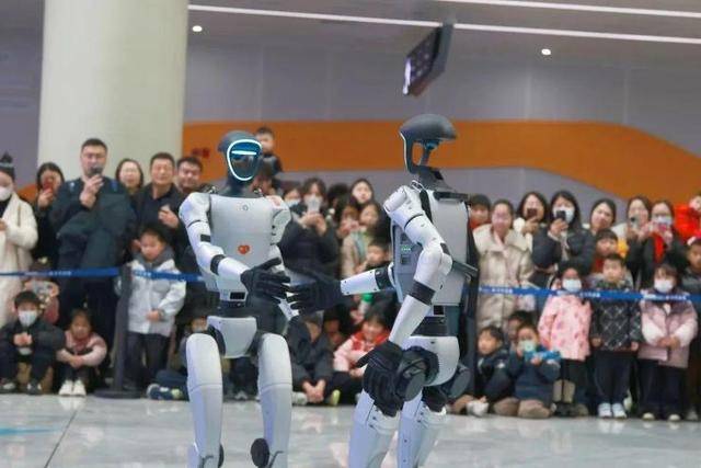 售价10万~65万<strong></p>
<p>美股期货</strong>，销售一空！谁在抢购人形机器人