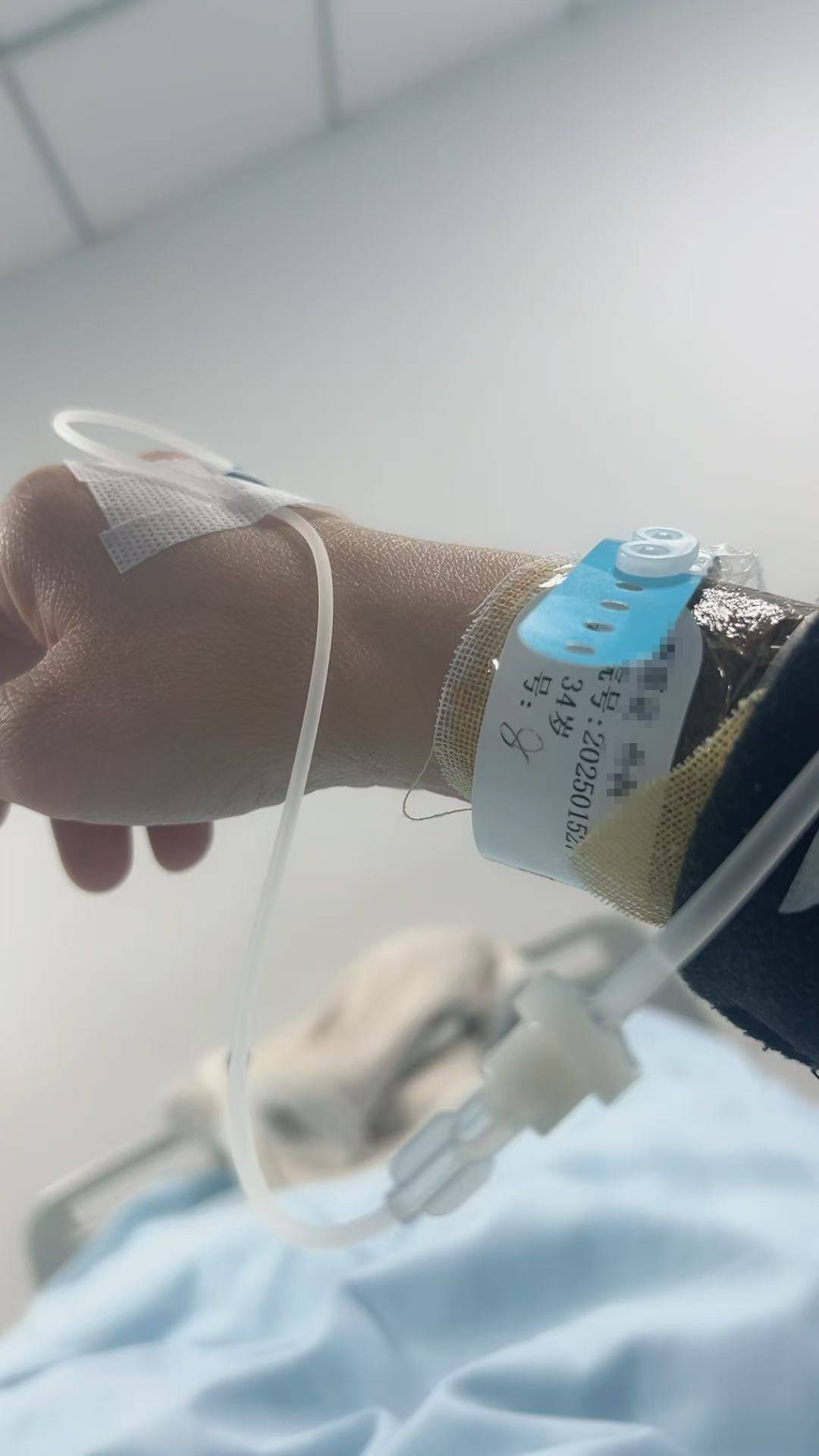 山东一单亲妈妈直播间阻止网友辱骂“唐宝”少年遭上门殴打<strong></p>
<p>黄金期货</strong>，警方：已受理案件，正调查