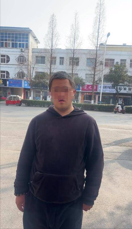 山东一单亲妈妈直播间阻止网友辱骂“唐宝”少年遭上门殴打<strong></p>
<p>黄金期货</strong>，警方：已受理案件，正调查