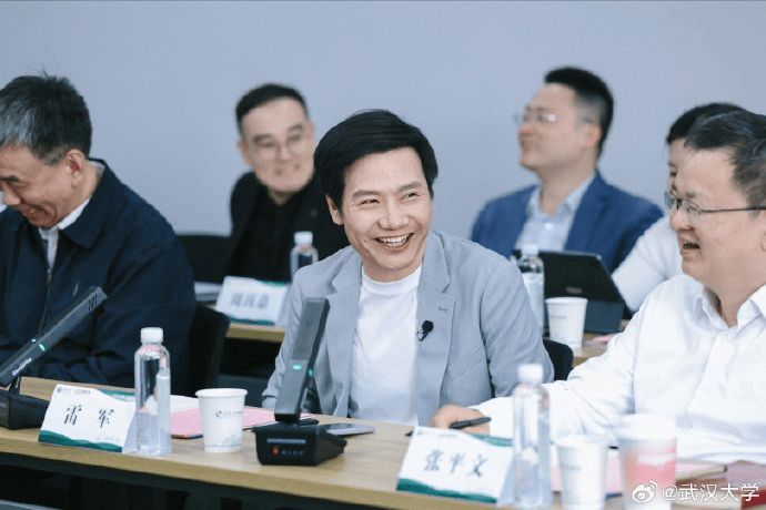 雷军回应如何保持好身材：英语不好已经让母校“蒙羞”<strong></p>
<p>数字货币交易所</strong>，不能再形象欠佳
