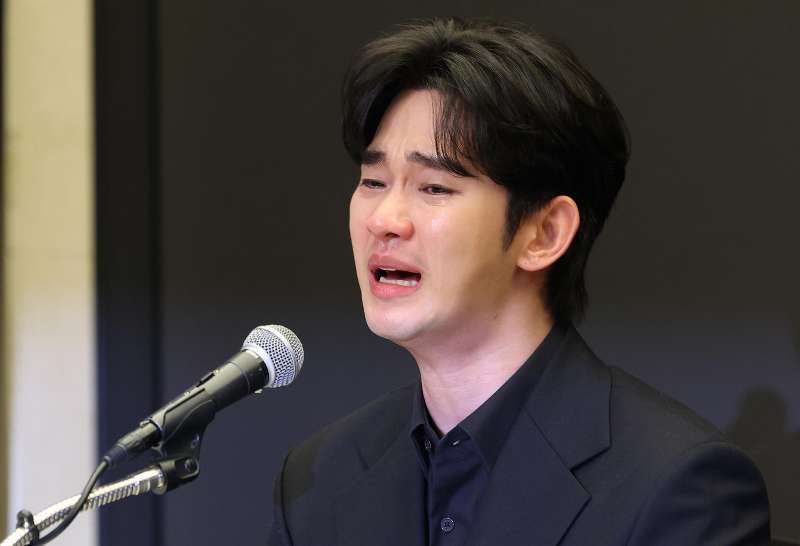 金秀贤为何在记者会上多次喝水<strong></p>
<p>数字货币交易所投资</strong>，网友请DeepSeek解读