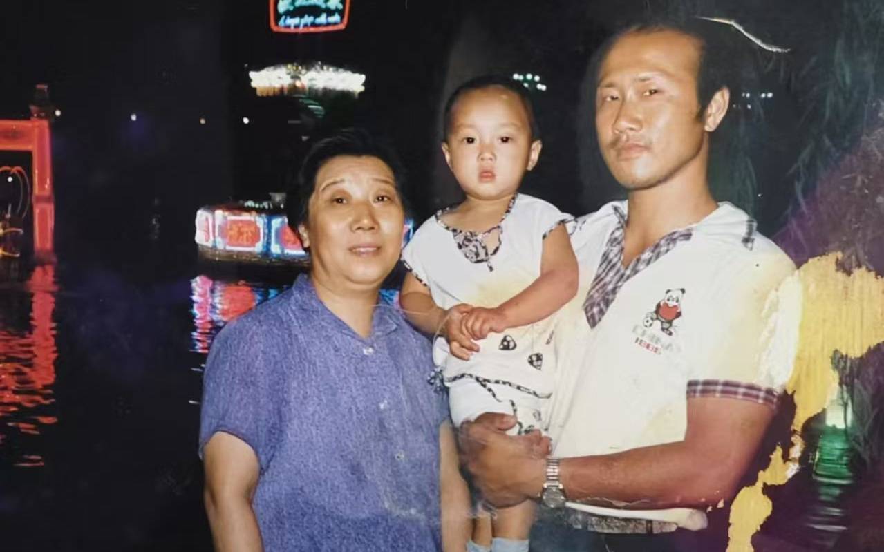 “北新桥大爷”<strong></p>
<p>数字货币APP下载</strong>，向地铁乘客“发射”快乐