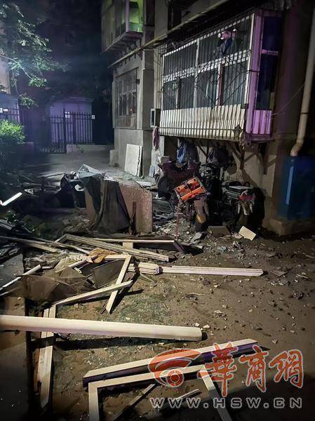 大风中西安一40年老楼两户阳台坠落<strong></p>
<p>数字货币价格</strong>，居民担心危房盼安全鉴定