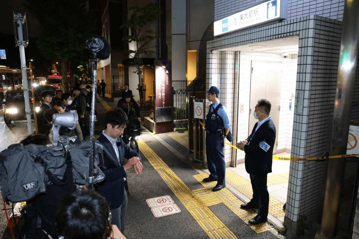 日本地铁出现随机杀人事件<strong></p>
<p>bitop</strong>，43岁男子挥菜刀砍伤2人被捕