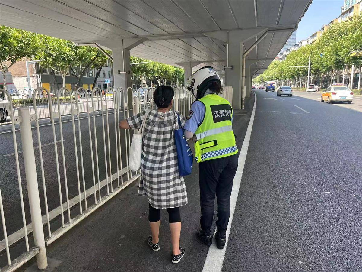 “姑娘<strong></p>
<p>bitop交易所官网</strong>，又是你，真有缘呀！”婆婆第三次在车流中遇到她