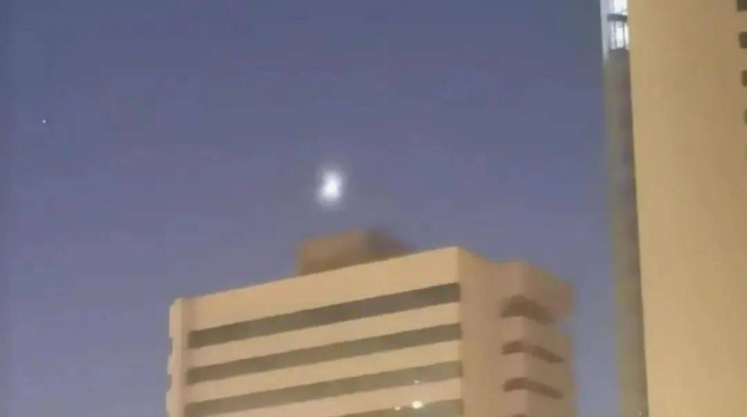 新疆夜空不明飞行物是什么<strong></p>
<p>比特币交易</strong>？揭秘来了