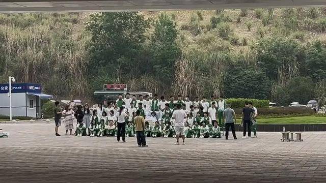 四川初三男生病重<strong></p>
<p>比特币交易</strong>，全班同学带板凳赶到医院，拍下特殊的毕业照
