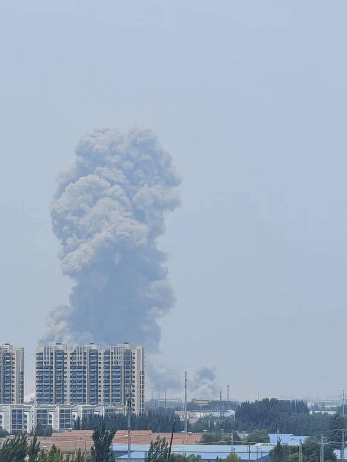 山东高密一化工车间发生爆炸<strong></p>
<p>比特币资讯网</strong>，一公里外饭店窗户被震碎，当地：现场已疏散完毕，具体情况核实中