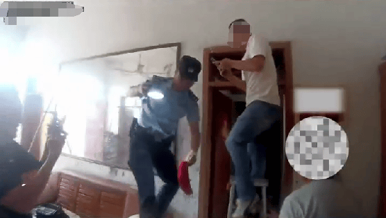 老人用红袜子包裹一万元现金藏在门框上<strong></p>
<p>比特币资讯网</strong>，一天后不翼而飞，警方破案：偷钱的是老鼠