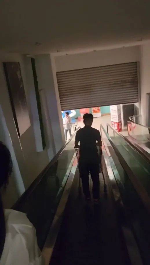 江苏苏州一大润发店员着急下班<strong></p>
<p>比特币交易平台</strong>，强制关闭载客中电梯！经理致歉：已警告处罚
