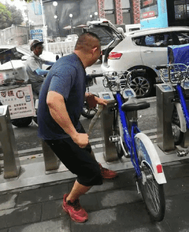 女游客疑被蛇咬伤身亡后<strong></p>
<p>以太坊价格今日行情</strong>，博主“啊宝”讲毒蛇1天涨粉190万